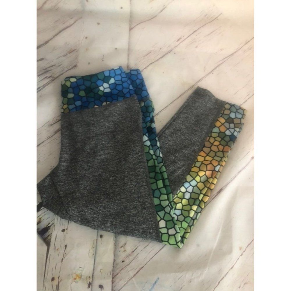 Lularoe size xs jade gray stained glass capri pants leggings